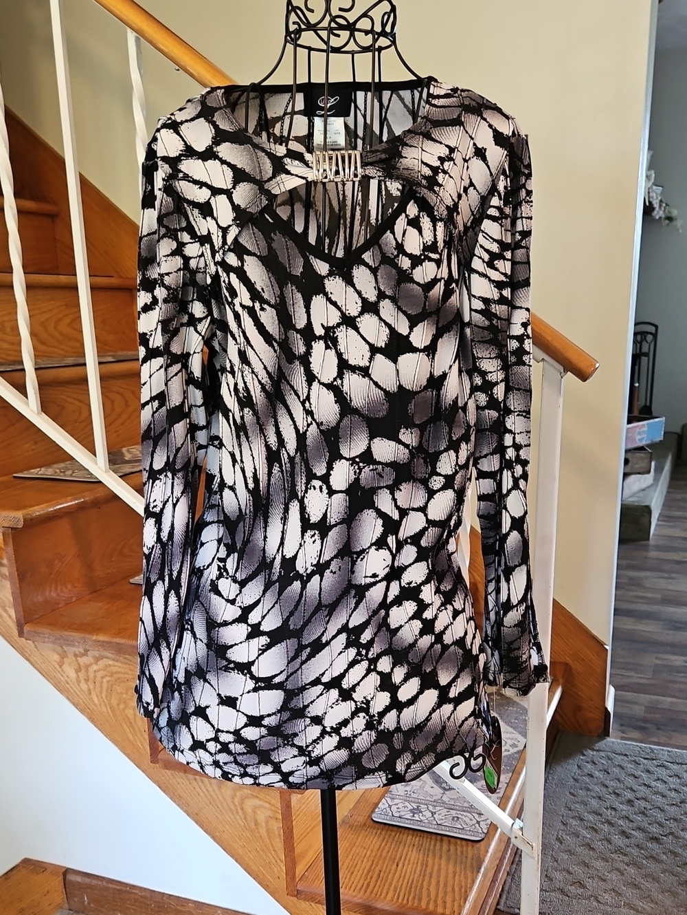 👚LIBRA Black & White Abstract Print Top